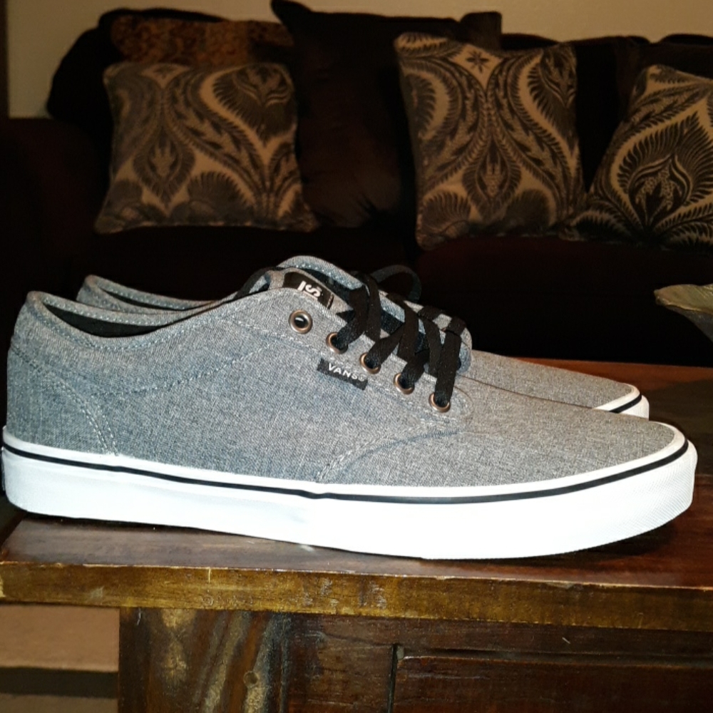 Vans mens size 9 or womens 11 brand new never worn